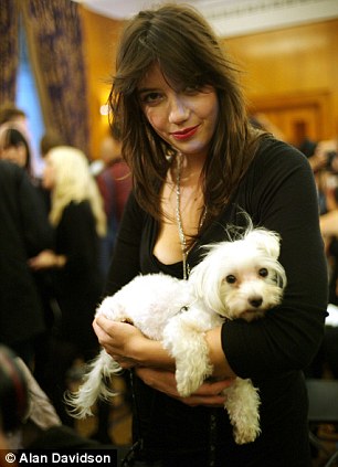 daisy lowe 970