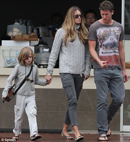 elle macpherson virgin blue. Elle Macpherson has two sons