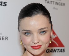 Miranda Kerr flies with Qantas