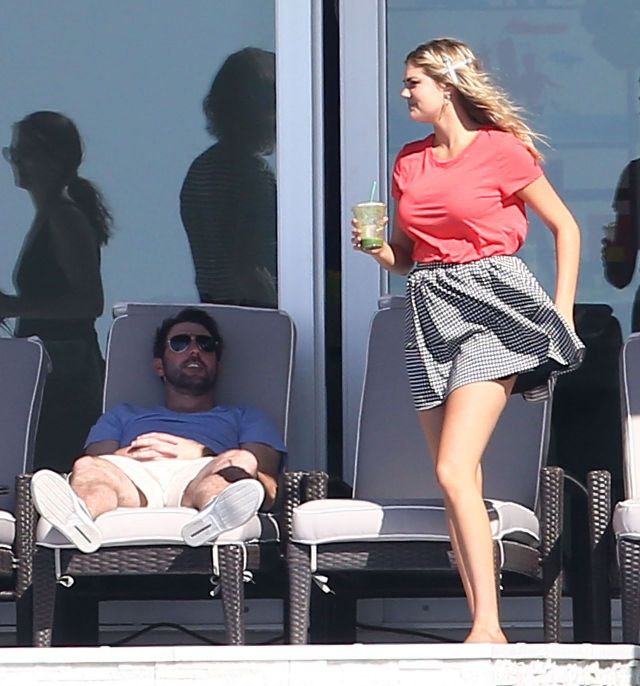 Kate Upton Suffers Wardrobe Malfunction On Photo Shoot Set News