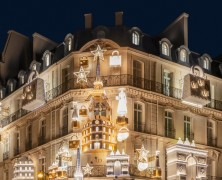 Dior decorates its boutiques worldwide with dazzling Decorations for the Holiday season